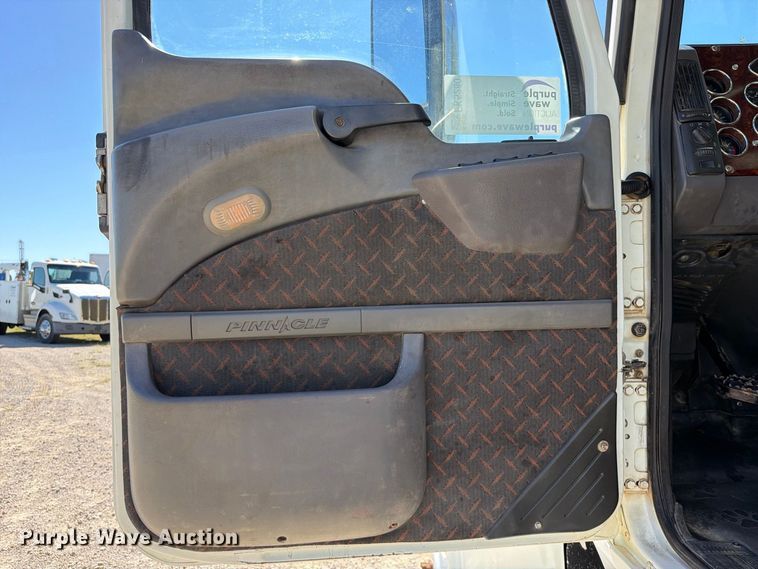 image for item FK5280 2012 Mack CHU613 semi truck