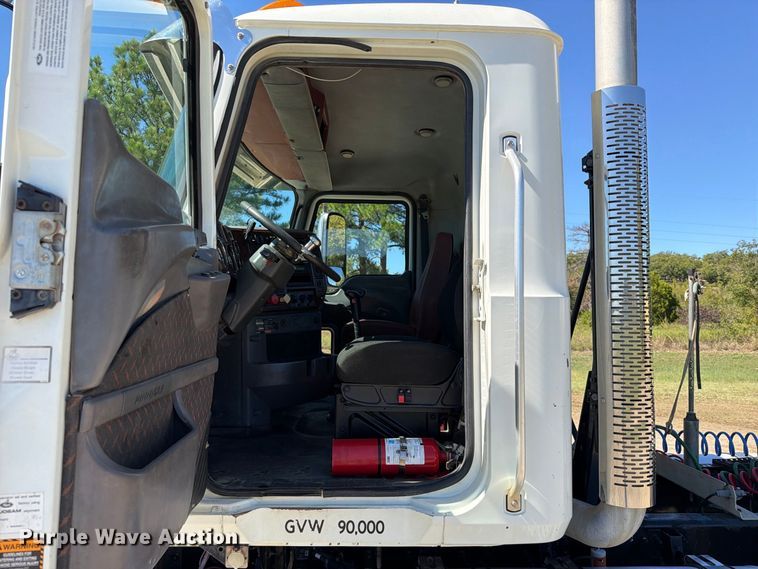 image for item FK5280 2012 Mack CHU613 semi truck