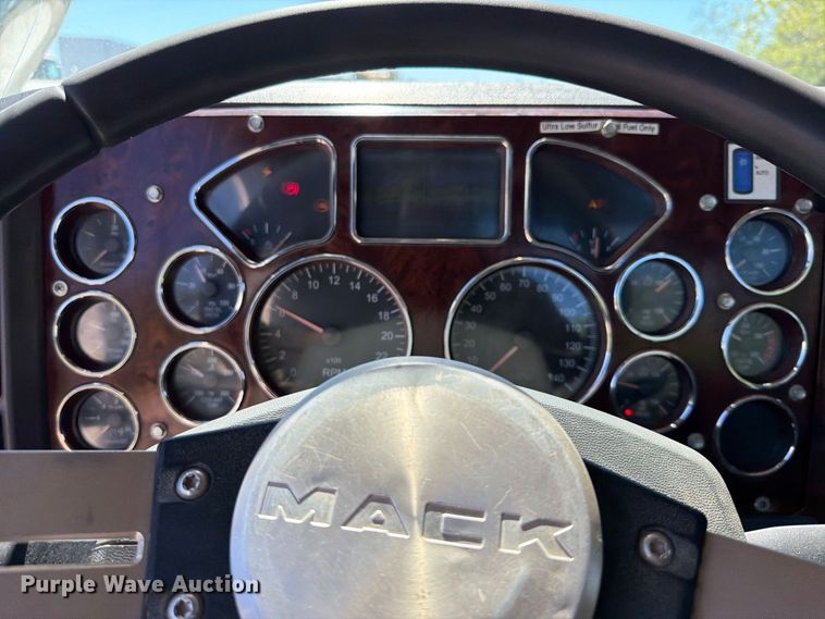 image for item FK5280 2012 Mack CHU613 semi truck
