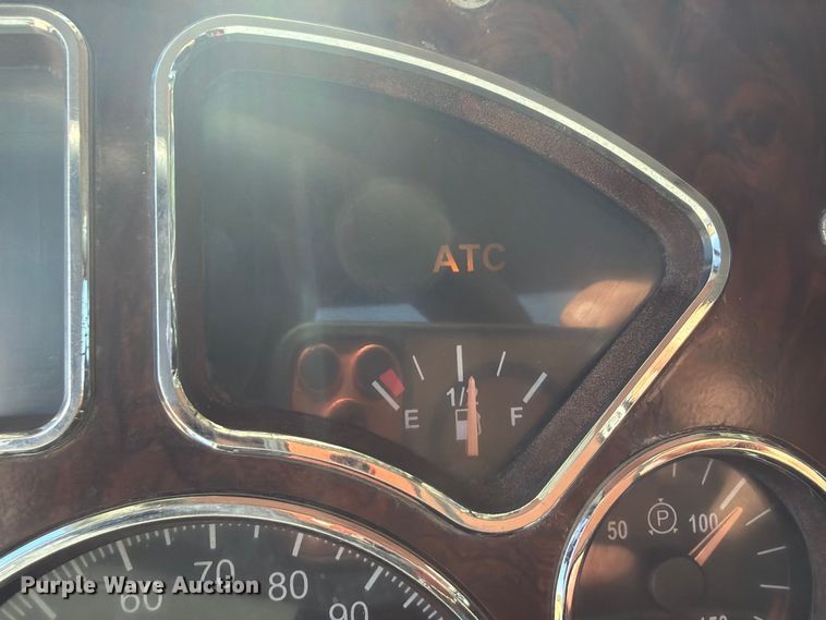 image for item FK5280 2012 Mack CHU613 semi truck