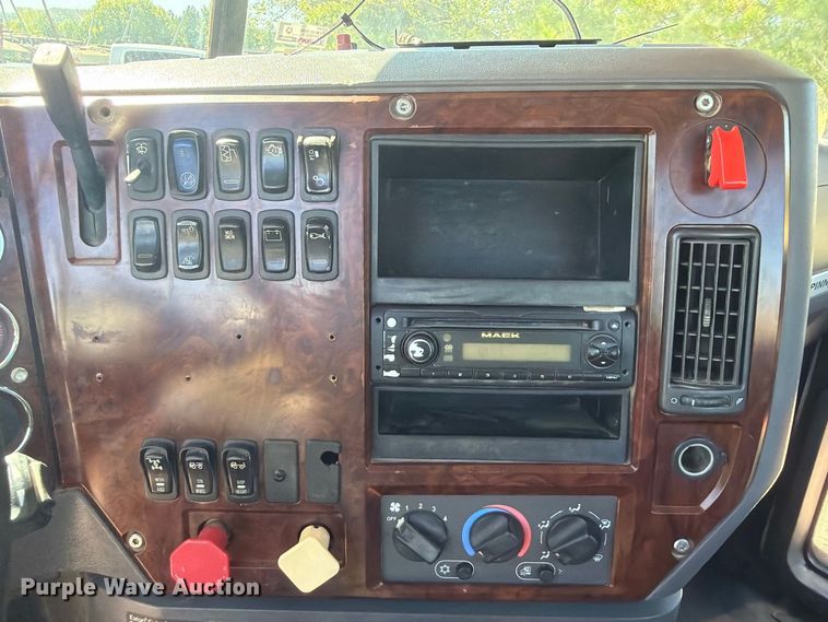 image for item FK5280 2012 Mack CHU613 semi truck