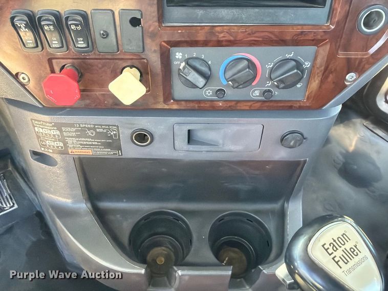 image for item FK5280 2012 Mack CHU613 semi truck
