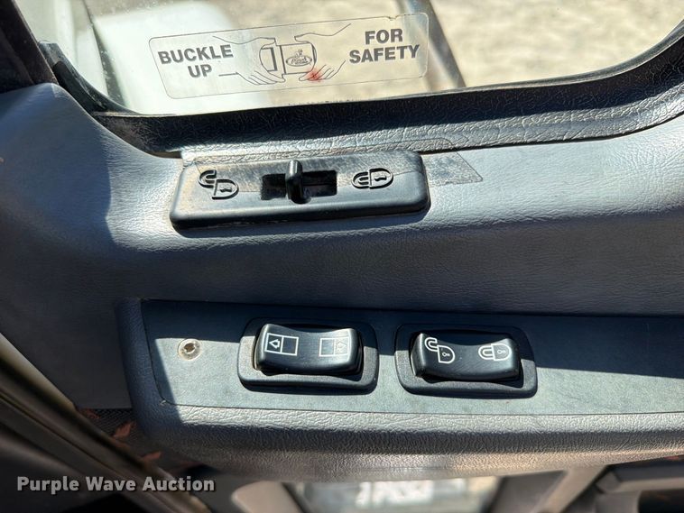 image for item FK5280 2012 Mack CHU613 semi truck