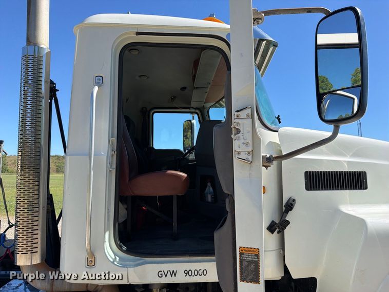 image for item FK5280 2012 Mack CHU613 semi truck