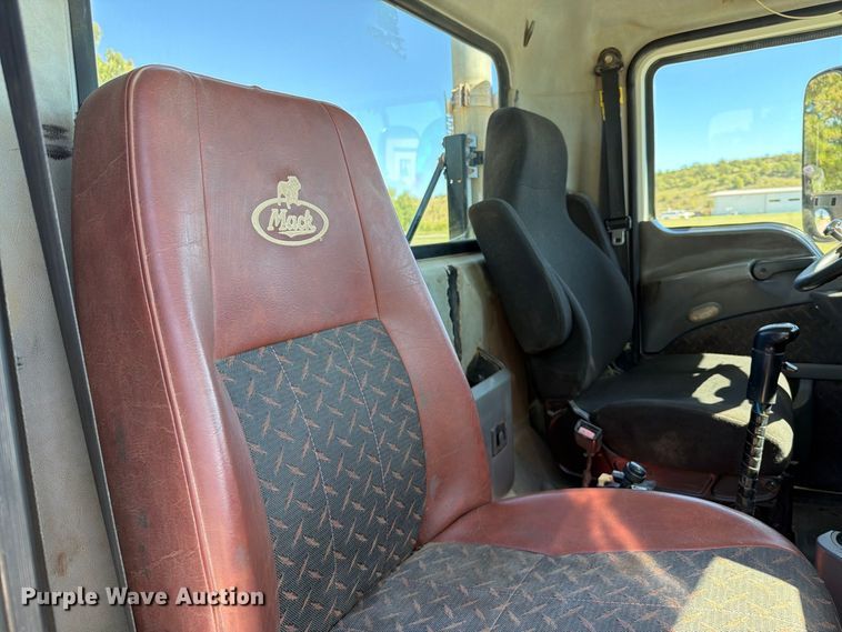 image for item FK5280 2012 Mack CHU613 semi truck