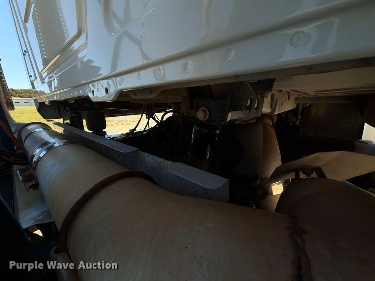 image for item FK5280 2012 Mack CHU613 semi truck
