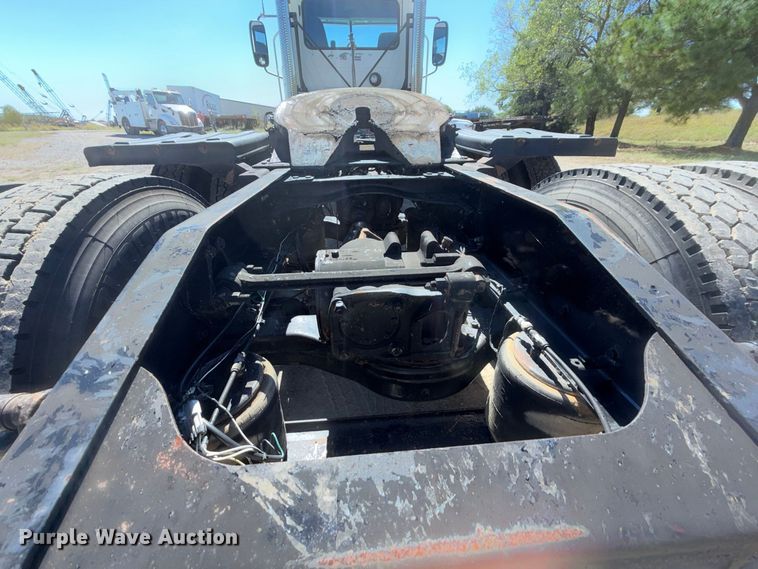 image for item FK5280 2012 Mack CHU613 semi truck