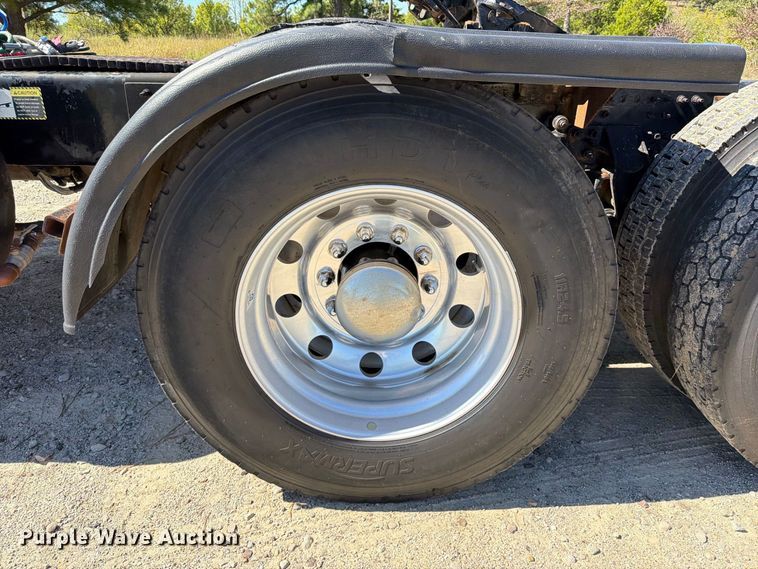 image for item FK5280 2012 Mack CHU613 semi truck