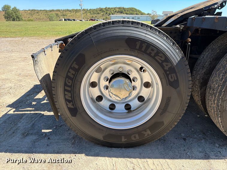 image for item FK5280 2012 Mack CHU613 semi truck