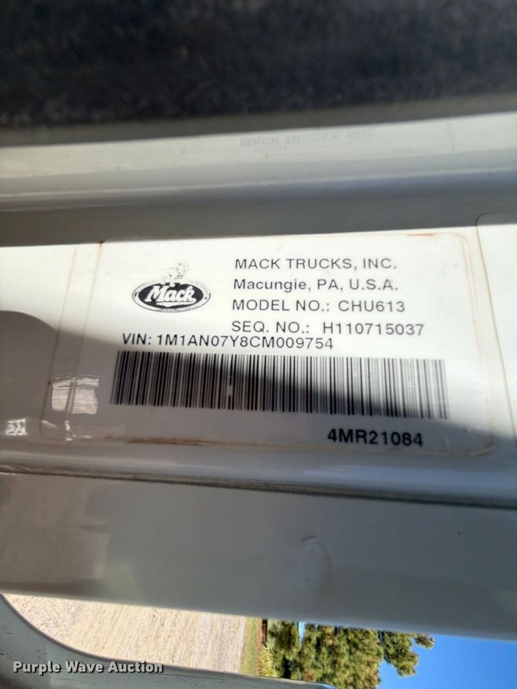 image for item FK5280 2012 Mack CHU613 semi truck