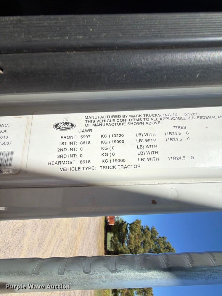 image for item FK5280 2012 Mack CHU613 semi truck