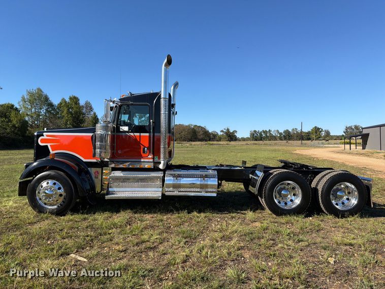 image for item FK5291 2022 Kenworth W900 semi truck