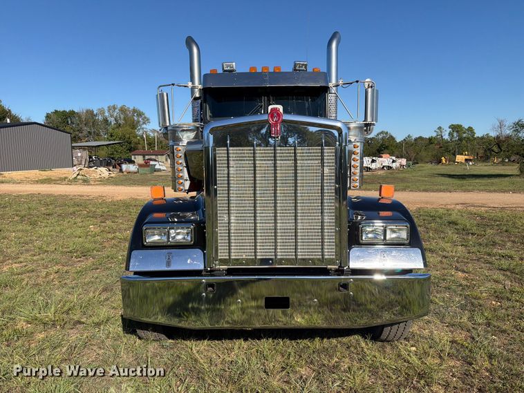 image for item FK5291 2022 Kenworth W900 semi truck