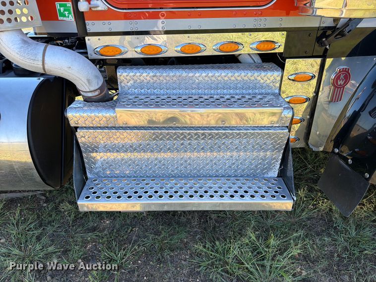 image for item FK5291 2022 Kenworth W900 semi truck