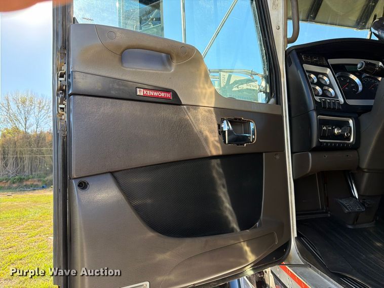 image for item FK5291 2022 Kenworth W900 semi truck