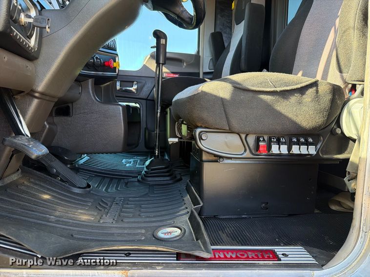 image for item FK5291 2022 Kenworth W900 semi truck