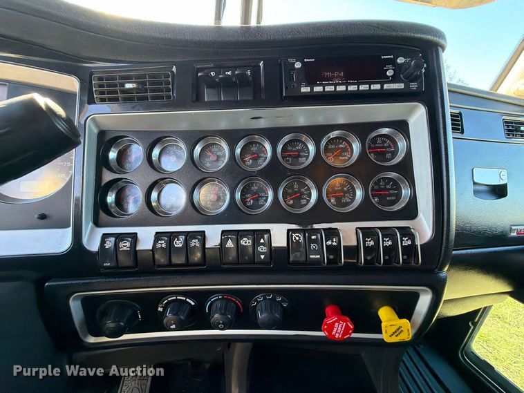 image for item FK5291 2022 Kenworth W900 semi truck