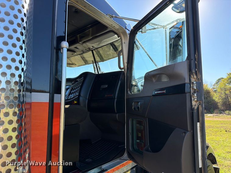 image for item FK5291 2022 Kenworth W900 semi truck