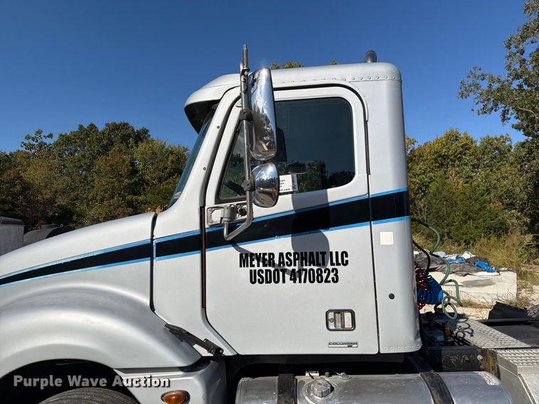 image for item FM6527 2005 Freightliner Columbia semi truck