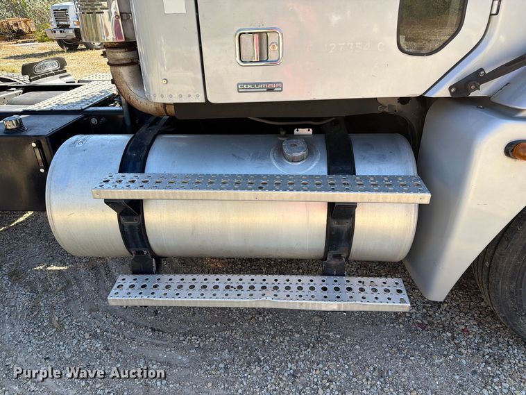image for item FM6527 2005 Freightliner Columbia semi truck