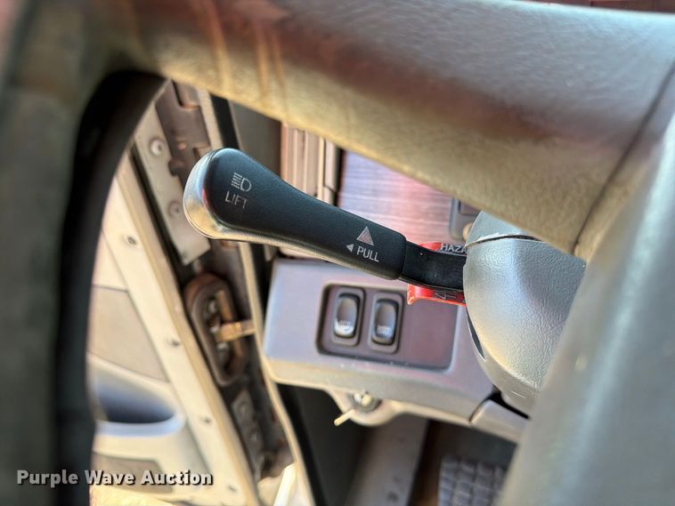 image for item FM6527 2005 Freightliner Columbia semi truck