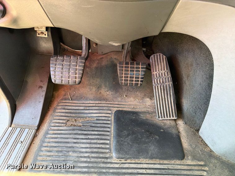 image for item FM6527 2005 Freightliner Columbia semi truck