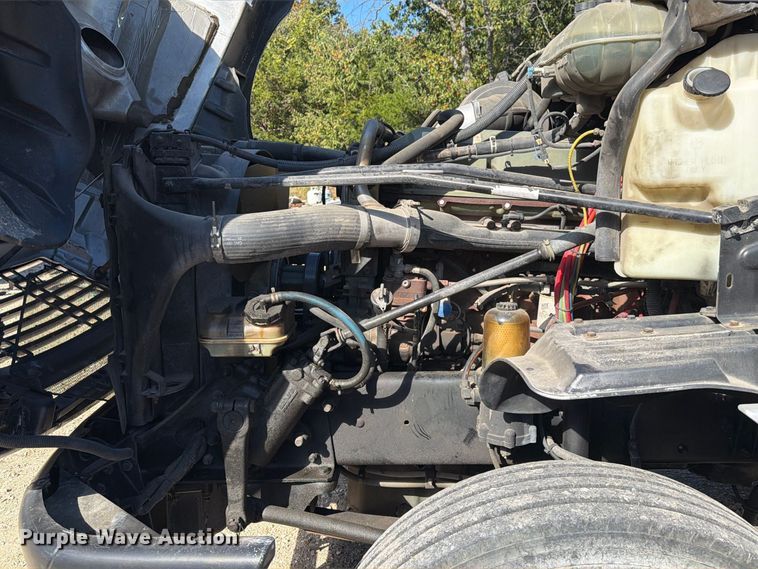 image for item FM6527 2005 Freightliner Columbia semi truck