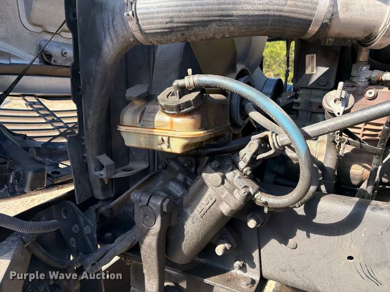 image for item FM6527 2005 Freightliner Columbia semi truck