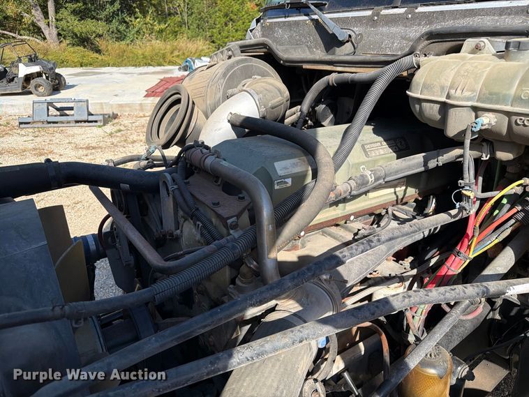 image for item FM6527 2005 Freightliner Columbia semi truck