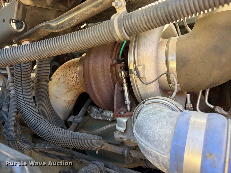 image for item FM6527 2005 Freightliner Columbia semi truck