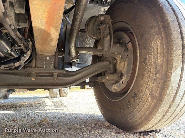 image for item FM6527 2005 Freightliner Columbia semi truck