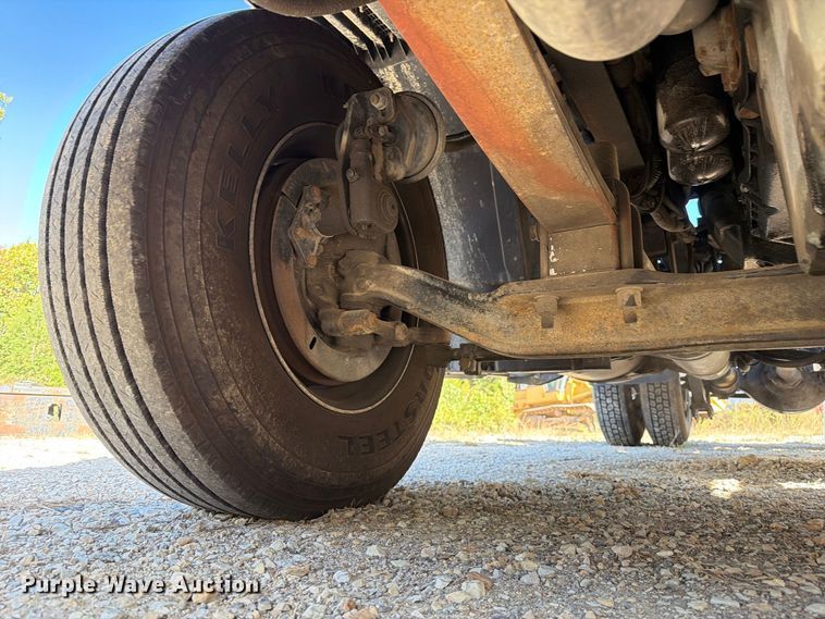 image for item FM6527 2005 Freightliner Columbia semi truck