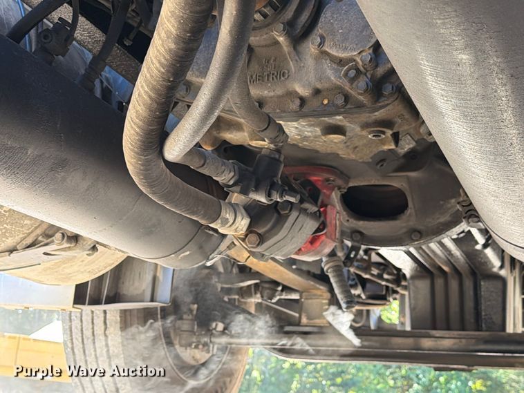 image for item FM6527 2005 Freightliner Columbia semi truck
