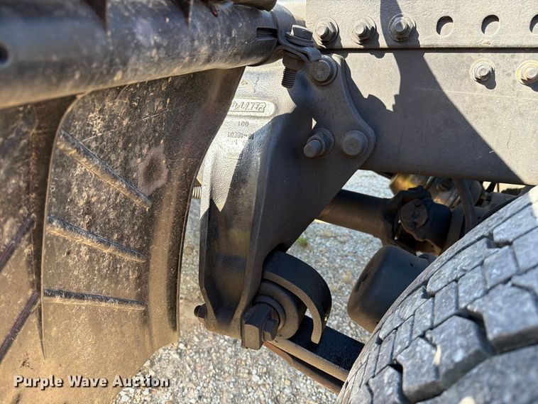 image for item FM6527 2005 Freightliner Columbia semi truck