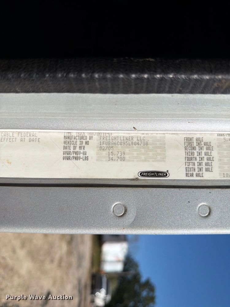 image for item FM6527 2005 Freightliner Columbia semi truck