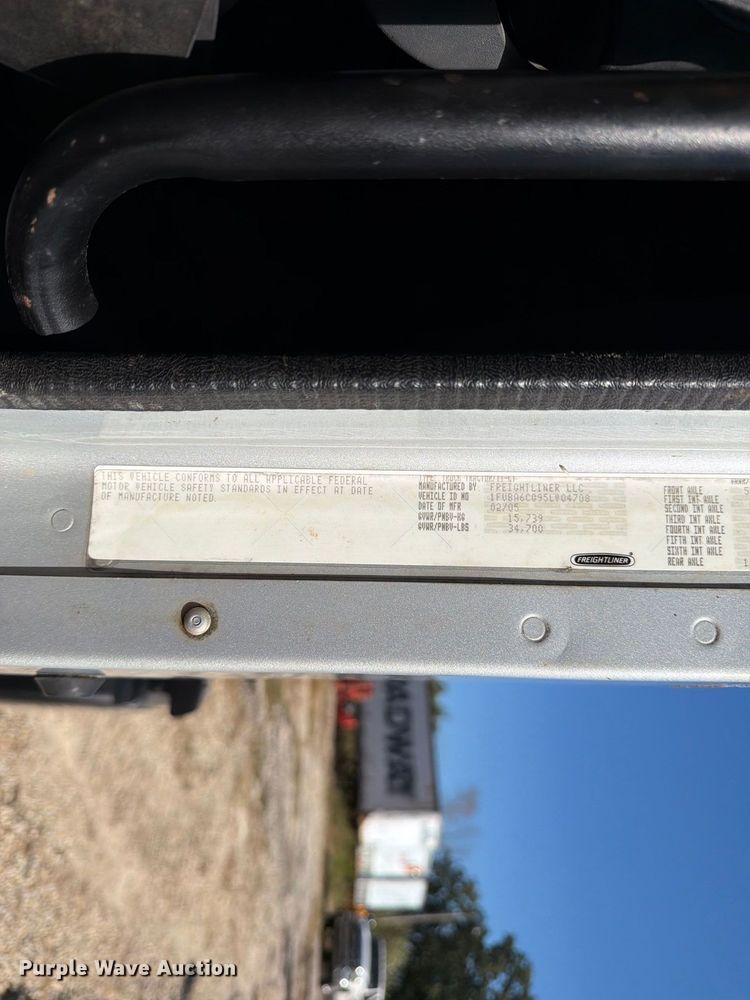 image for item FM6527 2005 Freightliner Columbia semi truck