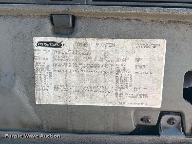 image for item FM6527 2005 Freightliner Columbia semi truck