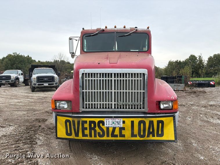image for item FM6541 1993 International 9400 semi truck