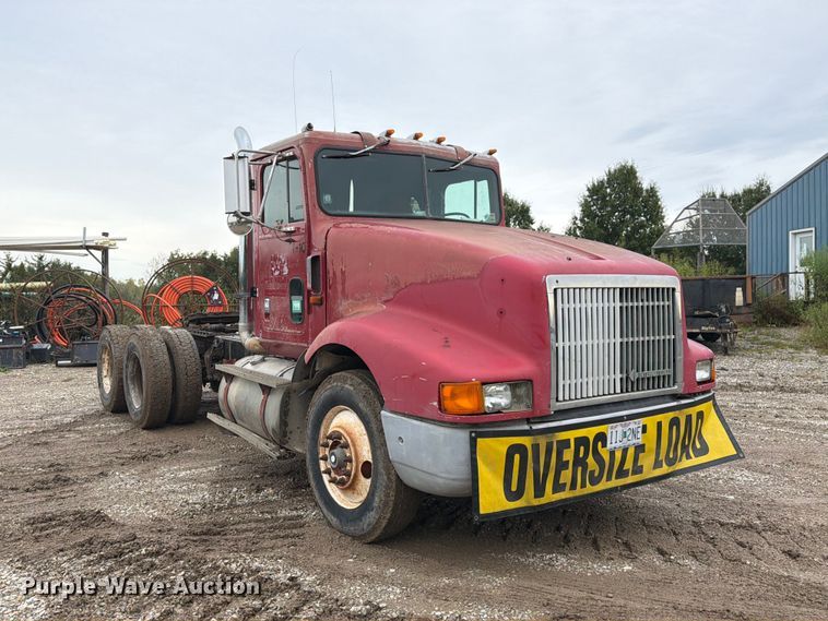 image for item FM6541 1993 International 9400 semi truck