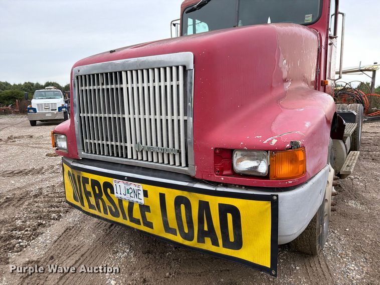 image for item FM6541 1993 International 9400 semi truck