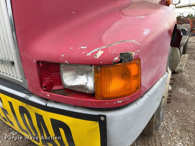 image for item FM6541 1993 International 9400 semi truck