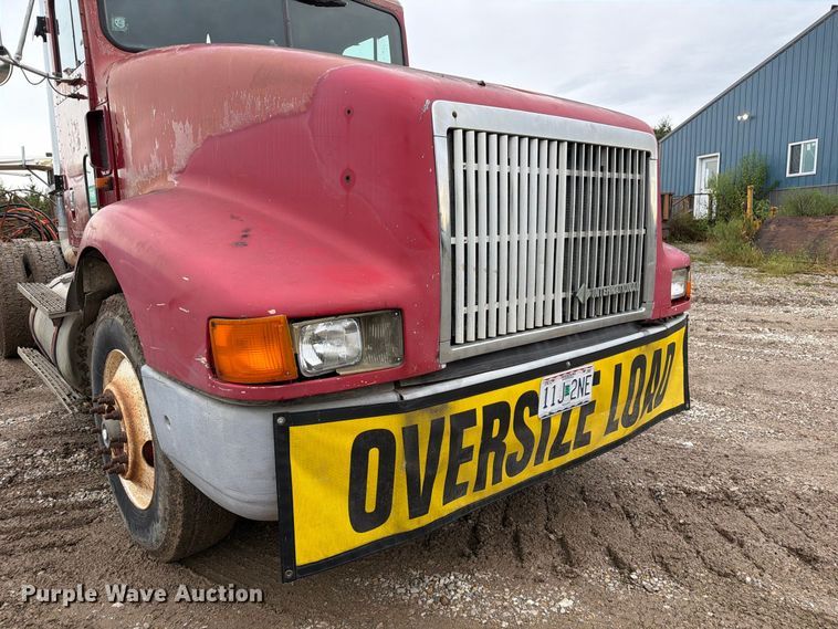image for item FM6541 1993 International 9400 semi truck