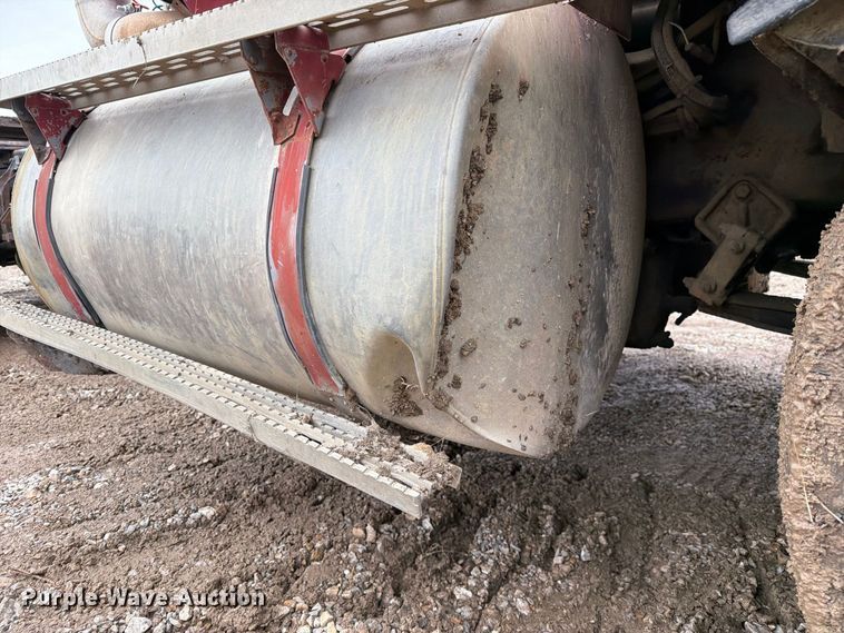 image for item FM6541 1993 International 9400 semi truck
