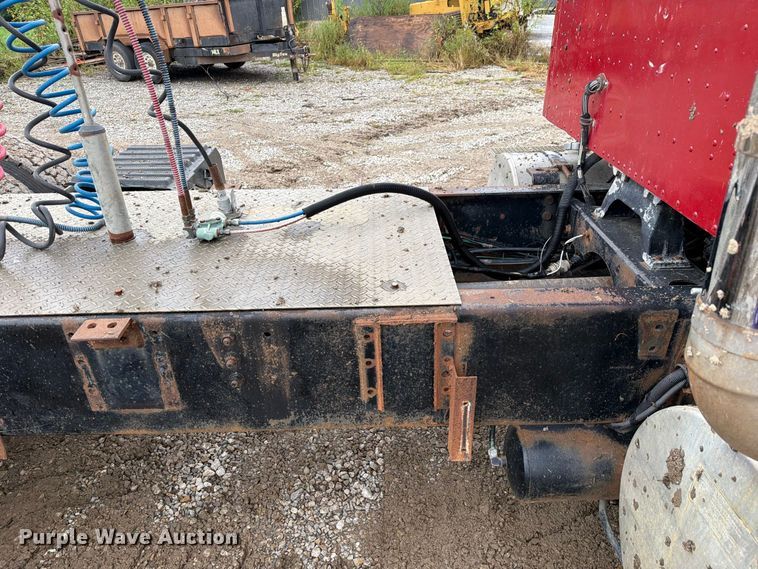 image for item FM6541 1993 International 9400 semi truck