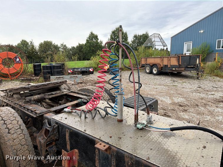image for item FM6541 1993 International 9400 semi truck
