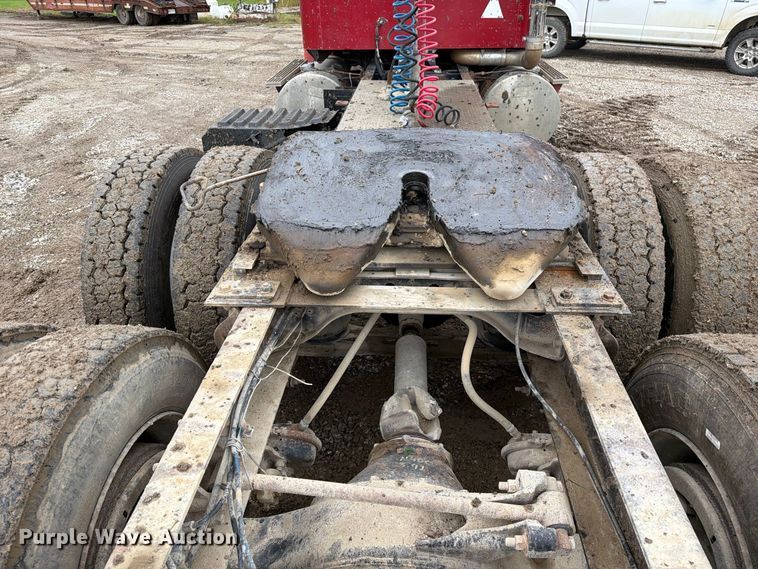 image for item FM6541 1993 International 9400 semi truck