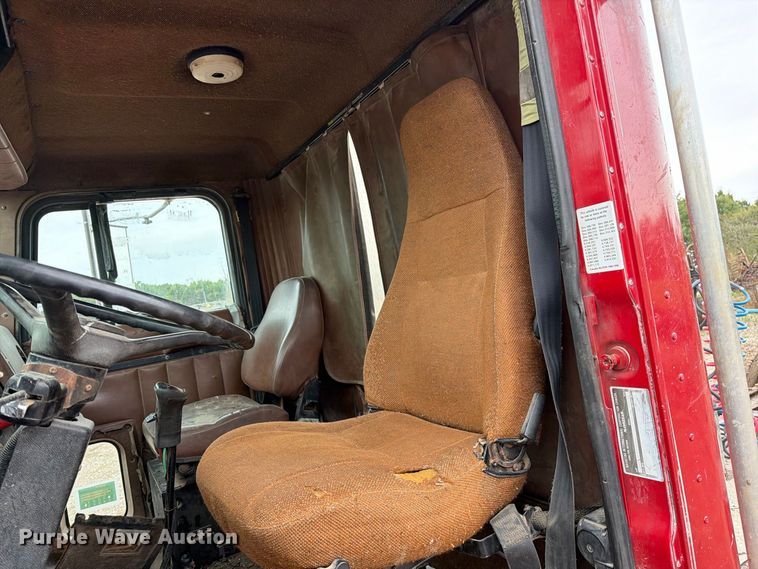 image for item FM6541 1993 International 9400 semi truck