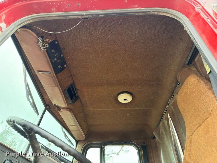 image for item FM6541 1993 International 9400 semi truck