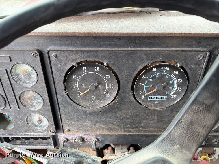 image for item FM6541 1993 International 9400 semi truck