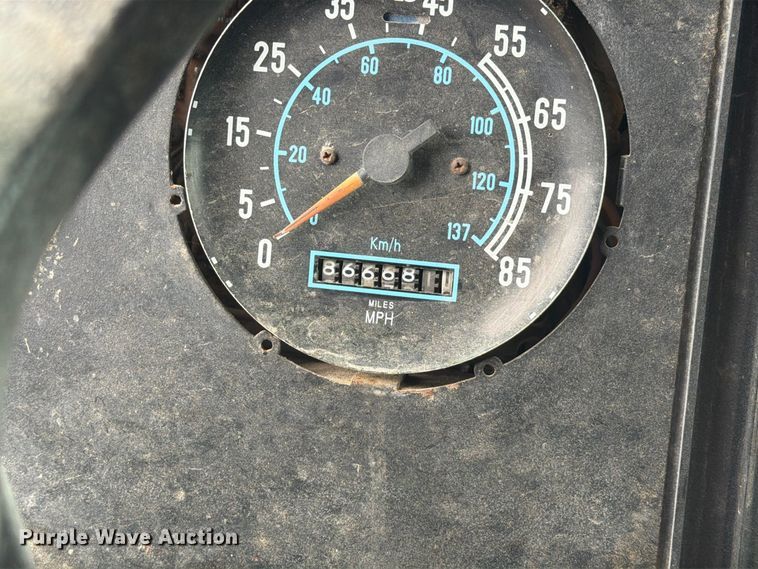image for item FM6541 1993 International 9400 semi truck